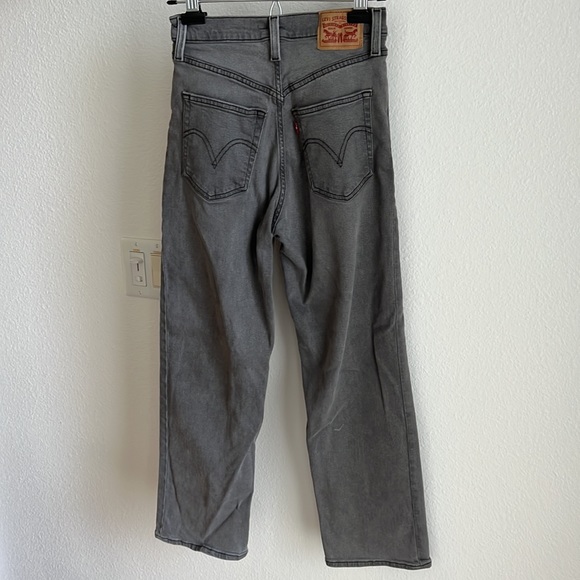 Gently used Levi’s Ribcage Straight Ankle Size 26 jeans. - Picture 5 of 10